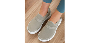 OOFOS WOMEN'S OOMG LOW White/Gray - รองเท้าเพื่อสุขภาพ นุ่มสบาย