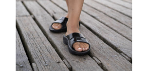 OOFOS OOahh Luxe Black - รองเท้าเพื่อสุขภาพ นุ่มสบาย