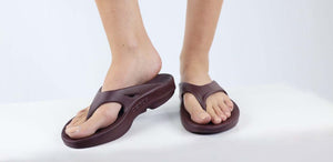 OOFOS OOriginal Cabernet - รองเท้าเพื่อสุขภาพ นุ่มสบาย