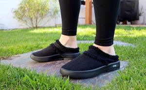 OOFOS OOcoozie Mule Black Black - รองเท้าเพื่อสุขภาพ นุ่มสบาย