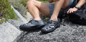 OOFOS OOcandoo Black - รองเท้าเพื่อสุขภาพ นุ่มสบาย