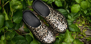 OOFOS OOcloog Luxe Leopard Limited - รองเท้าเพื่อสุขภาพ นุ่มสบาย