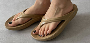 OOFOS OOlala Taupe -รองเท้าเพื่อสุขภาพ นุ่มสบาย